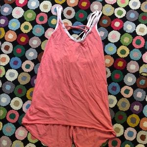 Fashionable Carrie Underwood Workout Top 🏋🏼‍♀️